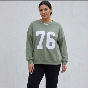 Seventh & Sunset Green Sweatshirt with White Number 76. Sise XXL